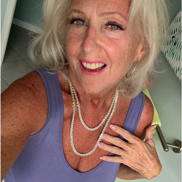 Meet your Posher, Sheila - Picture 2 of 2